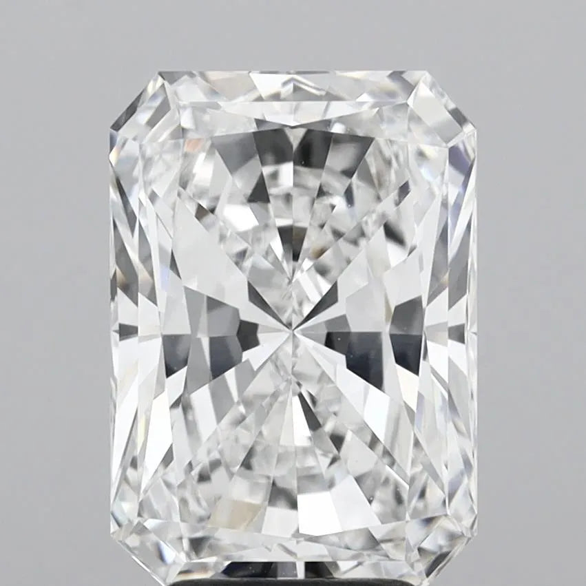 4.51ct Radiant Lab Grown Diamond (Colour E, Clarity VS1, IGI Certified)